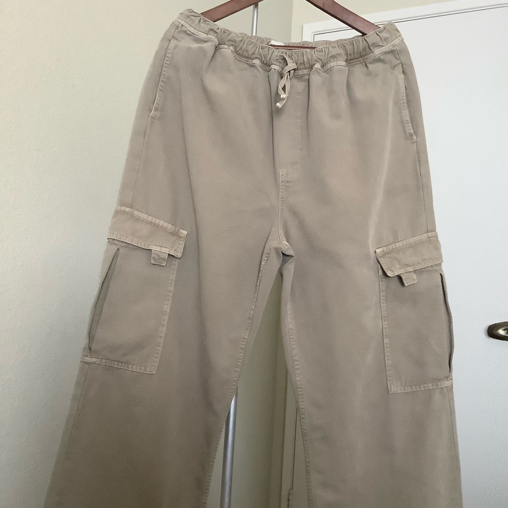 Zara New without Tags Cargo Pants / Size 12 / Beige-Green